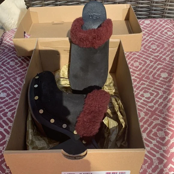 UGG Adele heeled Clog - As new with box US 6 - Picture 3 of 6